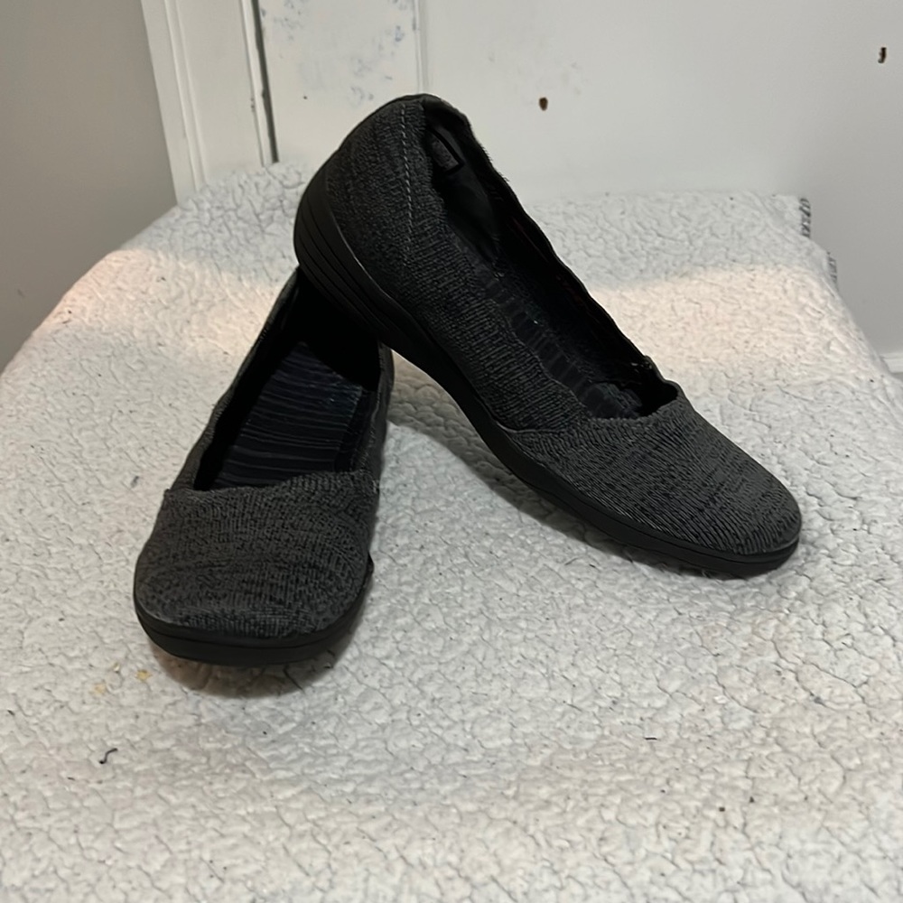 Pre Owned Skechers Cleo Sport woman’s shoes. Size 9.5.